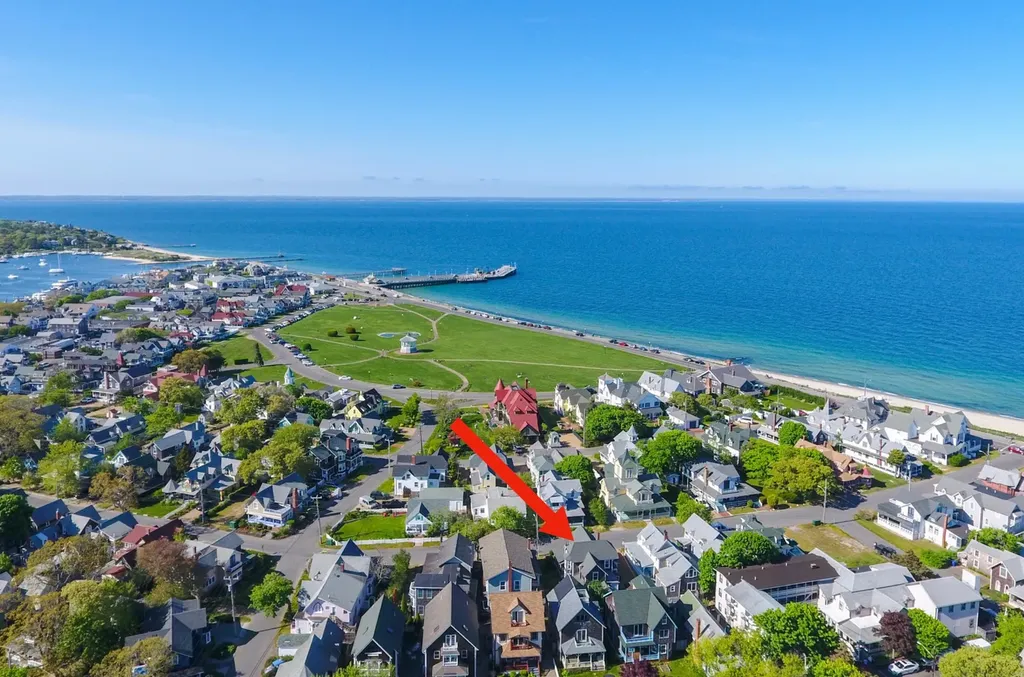22 Narragansett Avenue Oak Bluffs MA 02557