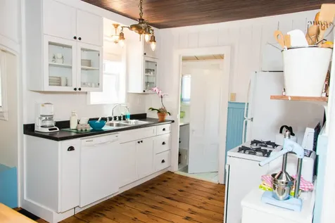 22 Narragansett Avenue Oak Bluffs MA 02557
