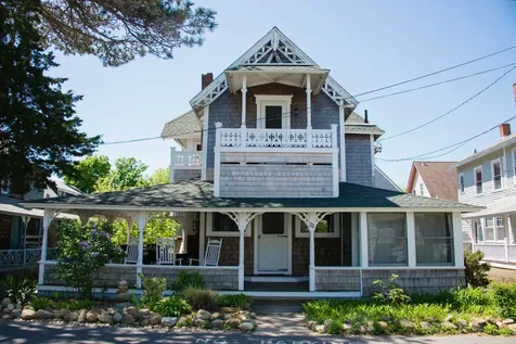 22 Narragansett Avenue Oak Bluffs MA 02557