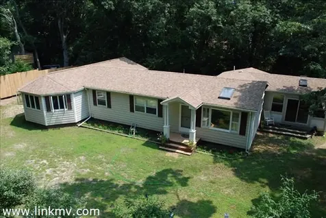 18 Renear Street Vineyard Haven MA 02568