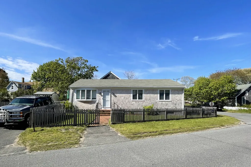 35 Pocasset Avenue Oak Bluffs MA 02557