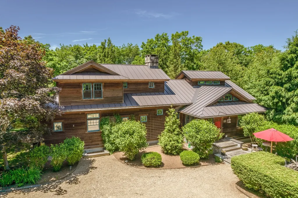 90 Campbell Road West Tisbury MA 02575