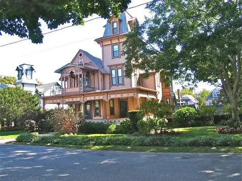 26 Pequot Avenue Oak Bluffs MA 02557