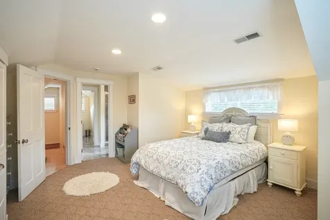 33 Llewellyn Way Edgartown MA 02539