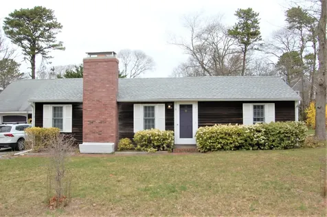 33 Eastville Avenue Oak Bluffs MA 02557