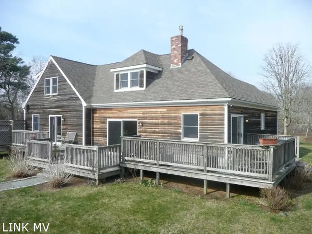 121 Oak Lane West Tisbury MA 02575