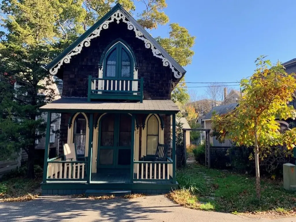 2 Fisk Avenue Oak Bluffs MA 02557