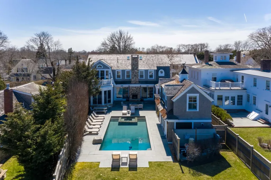 25 Pierce Lane Edgartown MA 02539