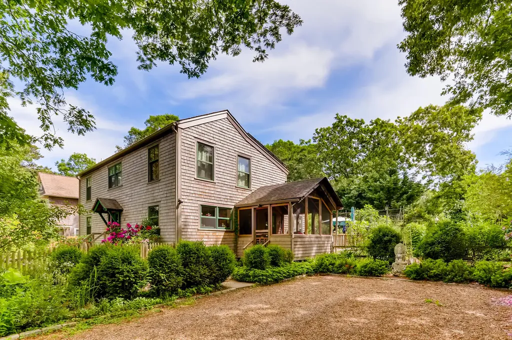 32 June Avenue Oak Bluffs MA 02557