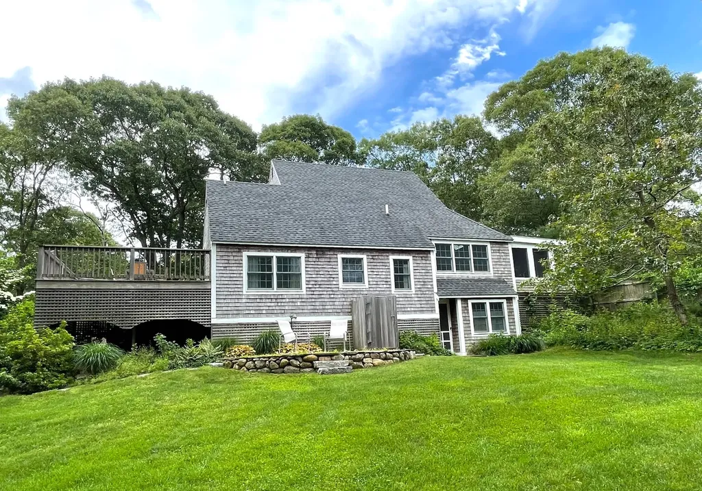 23 Warner Street Vineyard Haven MA 02568