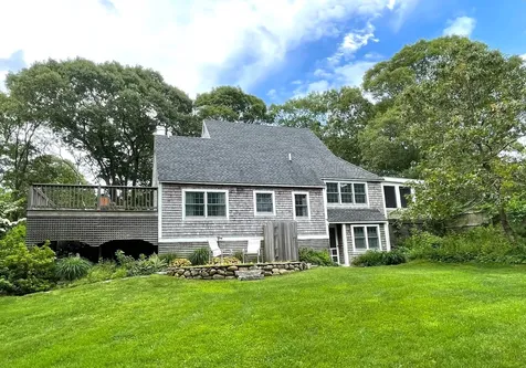 23 Warner Street Vineyard Haven MA 02568