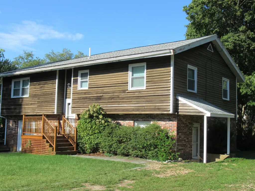 28-R School Street Oak Bluffs MA 02557