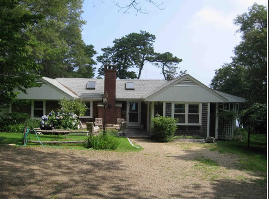 22 Hillmans Point Way Vineyard Haven MA 02568