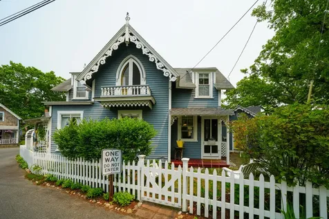 1 Bayliss Avenue Oak Bluffs MA 02557