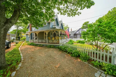 1 Bayliss Avenue Oak Bluffs MA 02557