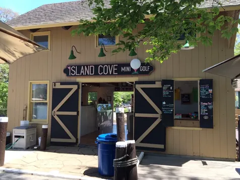 386 State Road Vineyard Haven MA 02568
