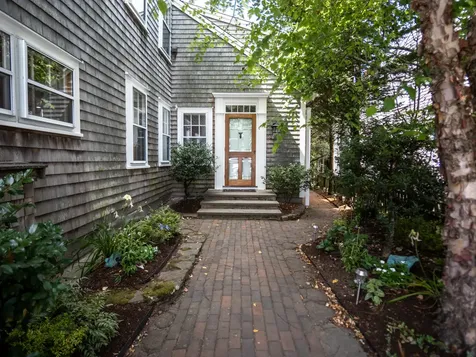 33 Pine Street Nantucket MA 02554