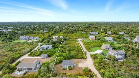 12 Myles Standish Street Nantucket MA 02554
