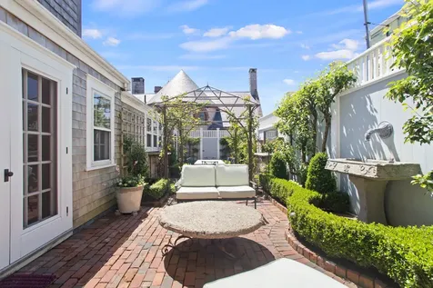 19 Orange Street Nantucket MA 02554