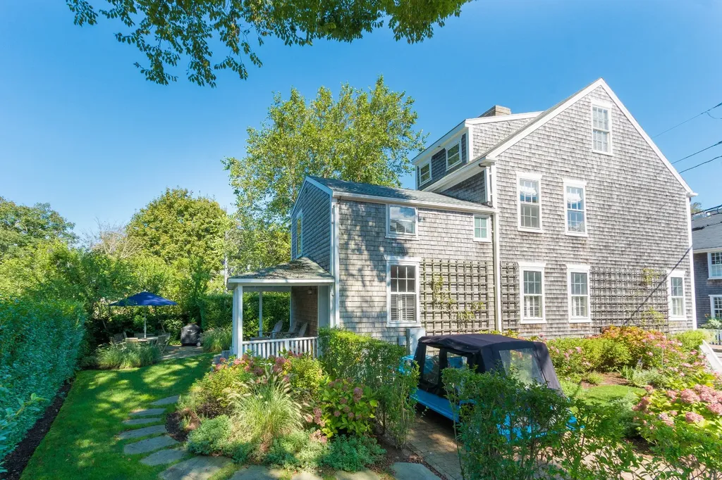 17 Pine Street Nantucket MA 02554