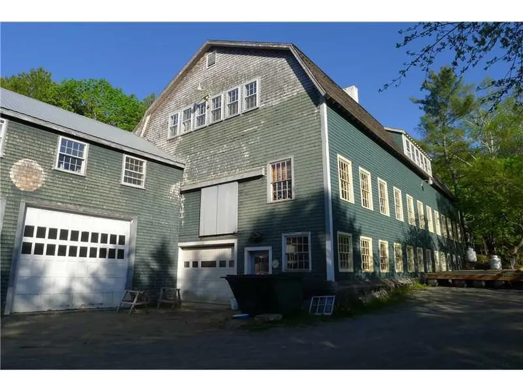 255A Molyneaux Road Camden ME 04843