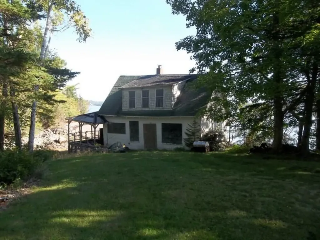 12 Dochet Lane Robbinston ME 04671