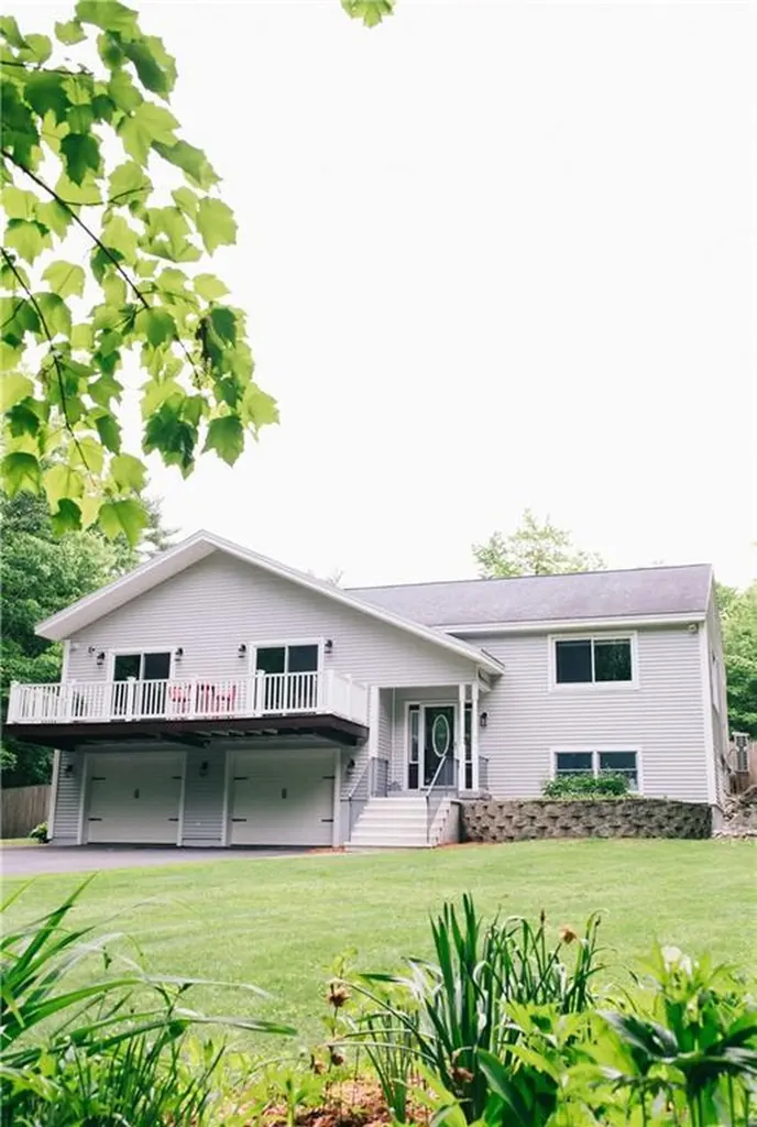 32 Hawthorne Road Raymond ME 04071