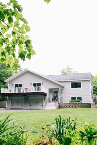 32 Hawthorne Road Raymond ME 04071