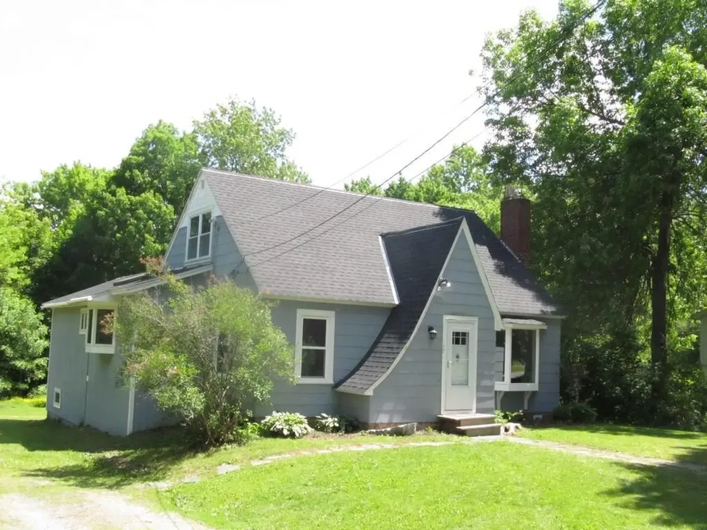 17 Peters Street Orono ME 04473