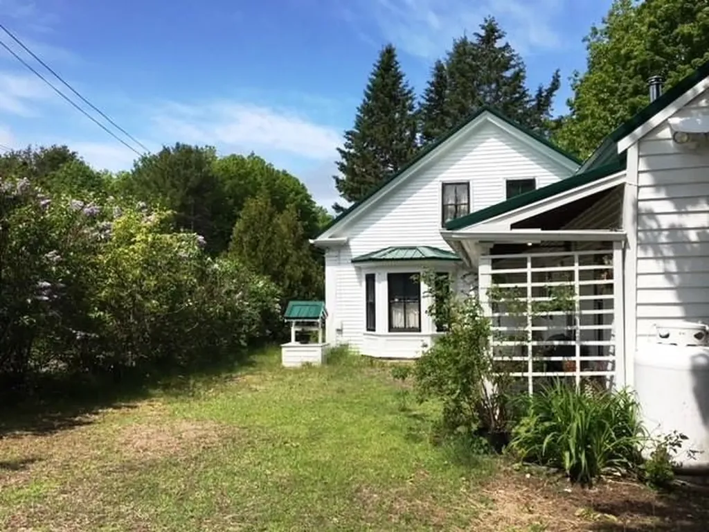 2094 Us Highway 1 Sullivan ME 04664