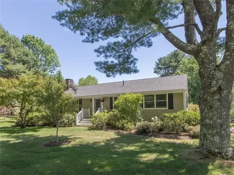 84 Molyneaux Road Camden ME 04843