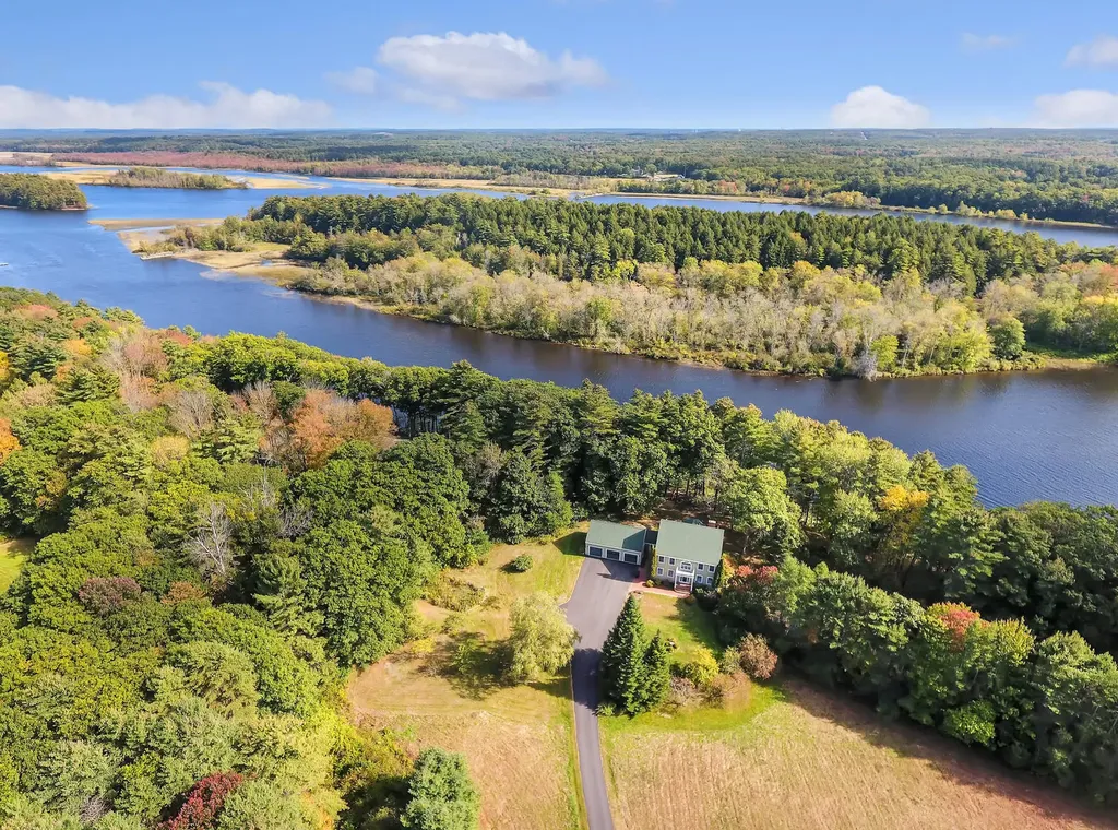 24 Alden Island Drive Topsham ME 04086