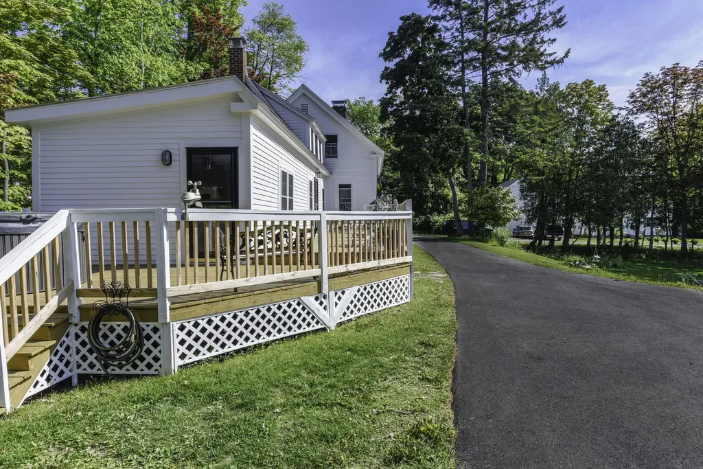 21 Parsonage Street Winterport ME 04496