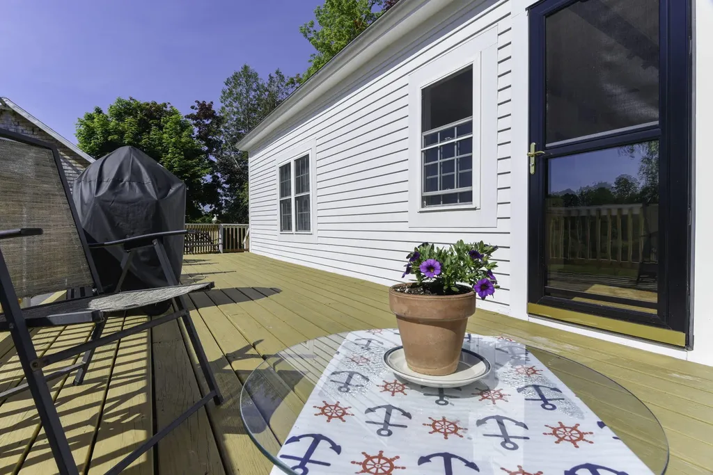 21 Parsonage Street Winterport ME 04496
