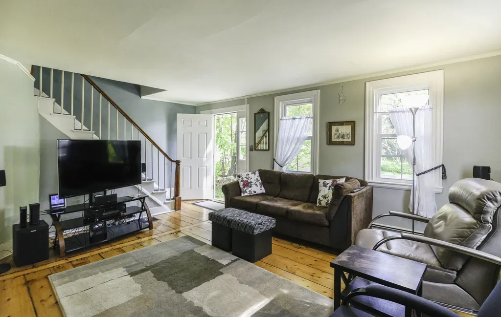 21 Parsonage Street Winterport ME 04496
