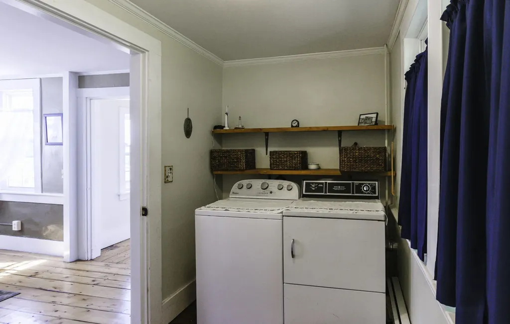 21 Parsonage Street Winterport ME 04496