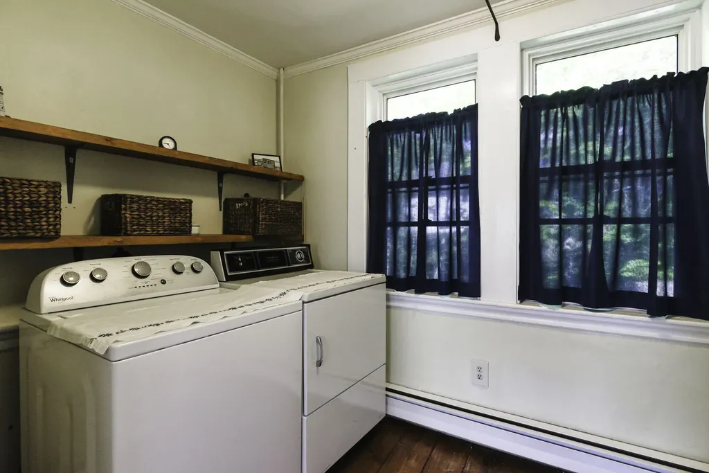 21 Parsonage Street Winterport ME 04496