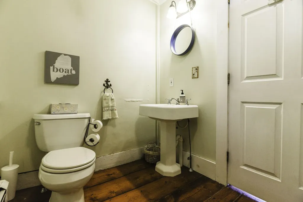 21 Parsonage Street Winterport ME 04496