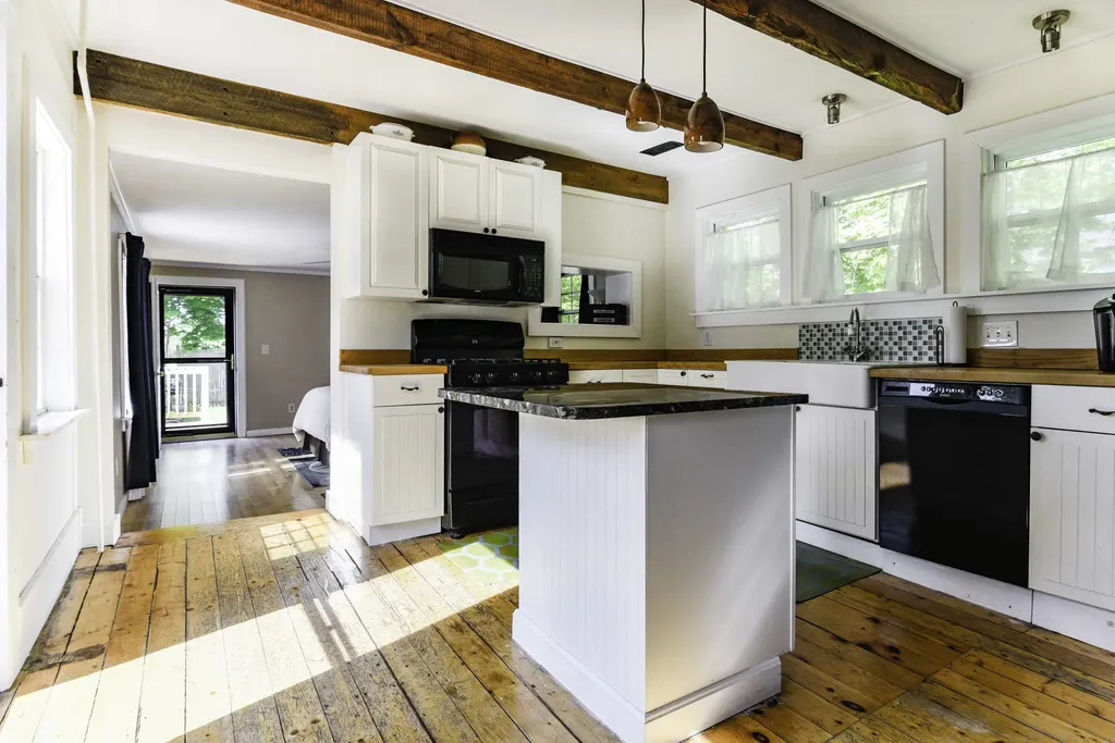 21 Parsonage Street Winterport ME 04496