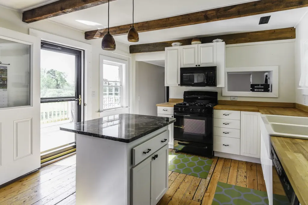 21 Parsonage Street Winterport ME 04496