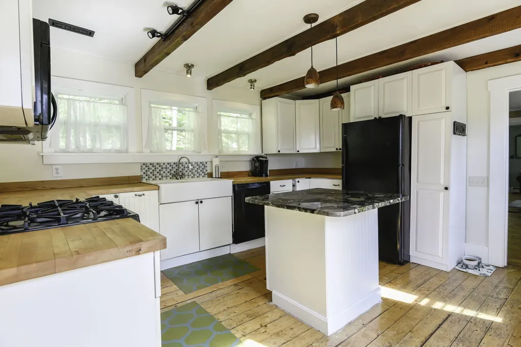 21 Parsonage Street Winterport ME 04496