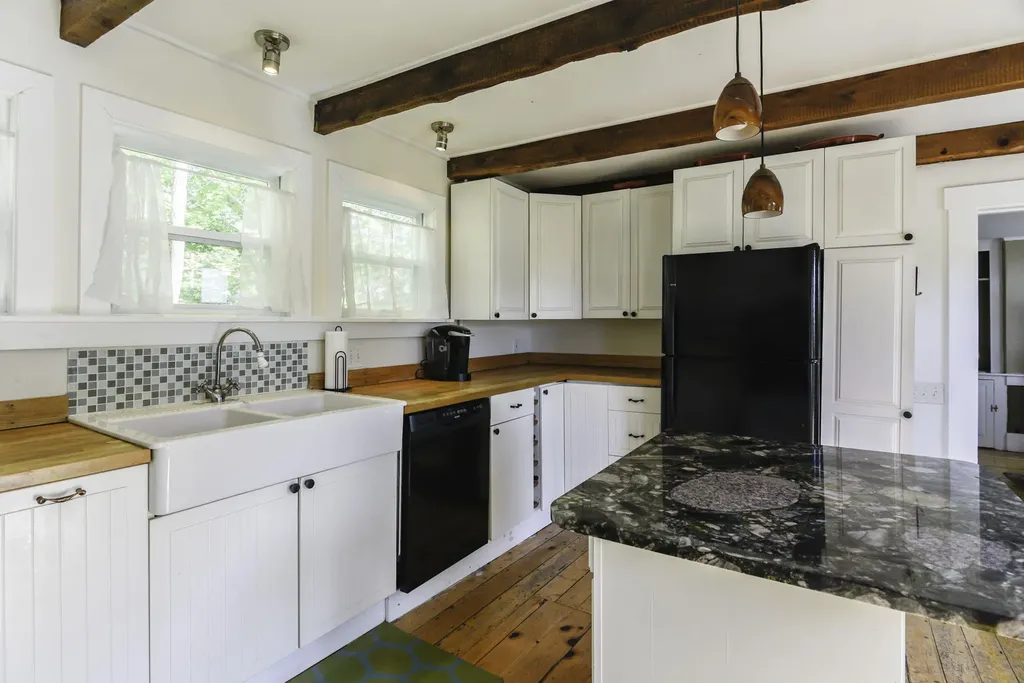 21 Parsonage Street Winterport ME 04496