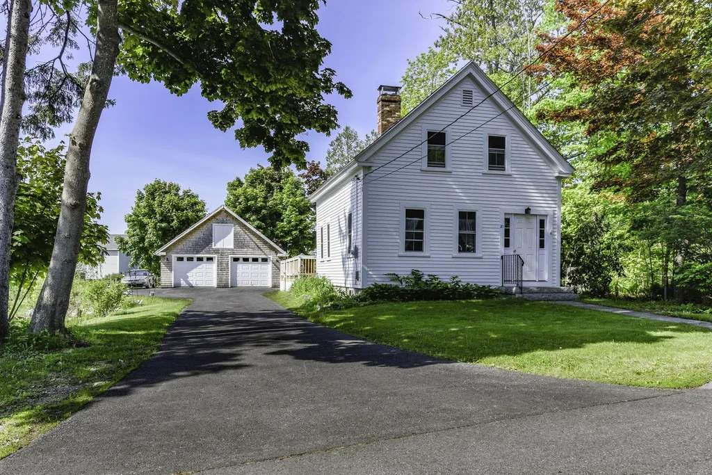 21 Parsonage Street Winterport ME 04496