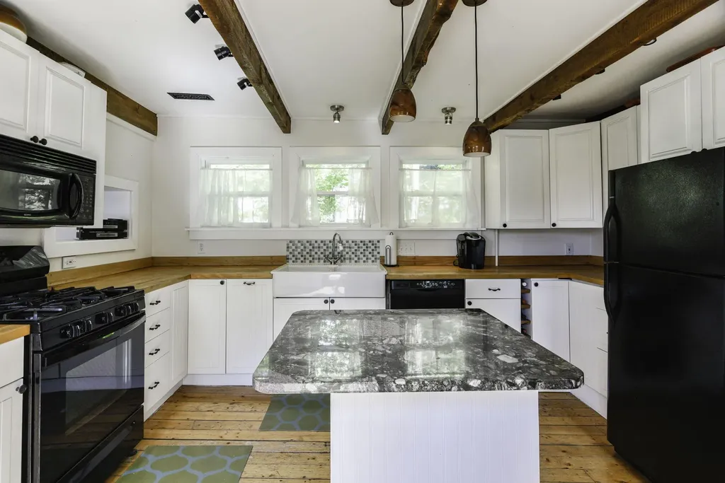 21 Parsonage Street Winterport ME 04496