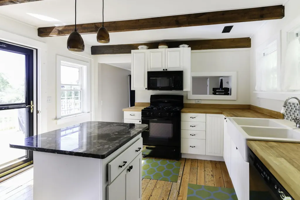 21 Parsonage Street Winterport ME 04496