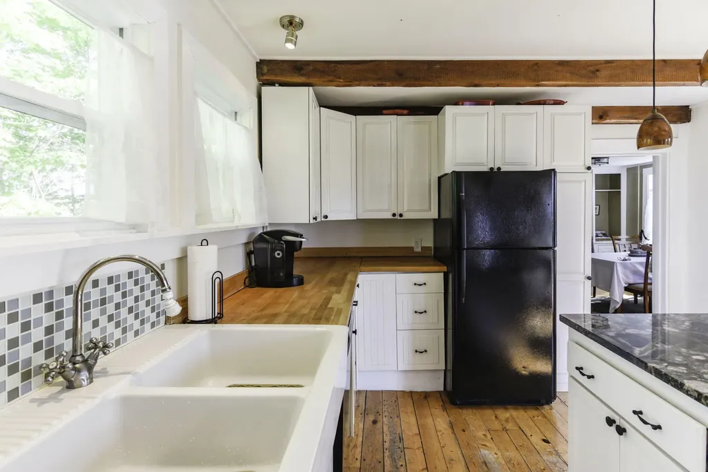 21 Parsonage Street Winterport ME 04496