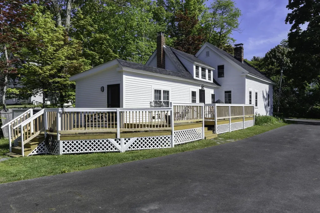 21 Parsonage Street Winterport ME 04496