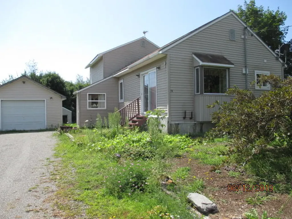 30 Hill Street Eddington ME 04428