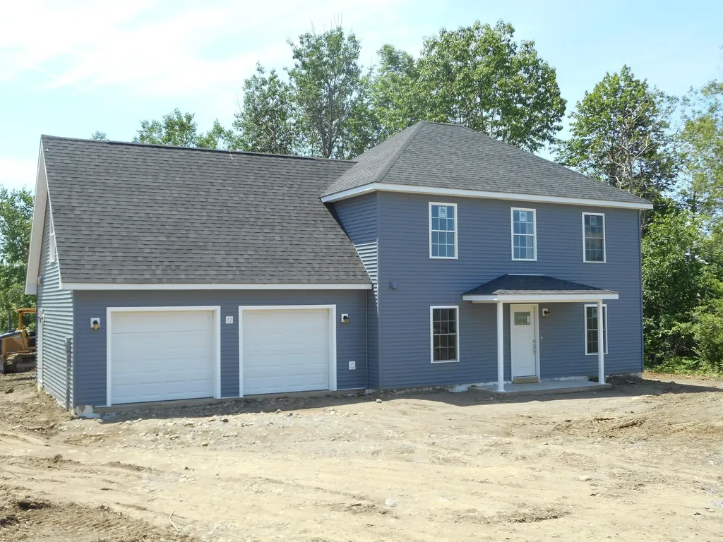 12 Mia Ridge Sidney ME 04330