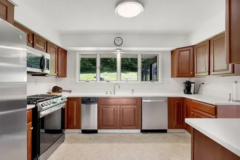 8 Butler Drive Lewiston ME 04240